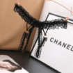 String ouvert dentelle frou-frou
