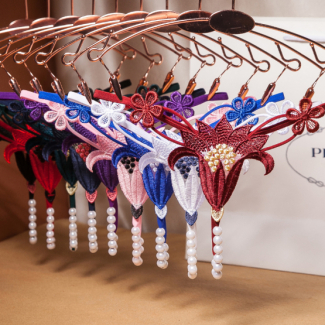 String ouvert broderie perles