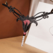 String ouvert broderie perles